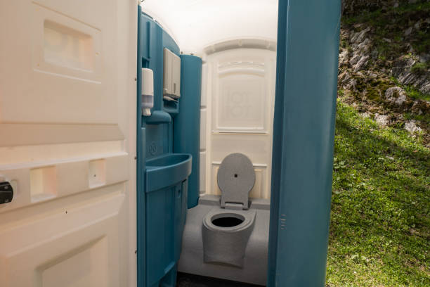 Best Portable toilet rental cost  in Manawa, WI